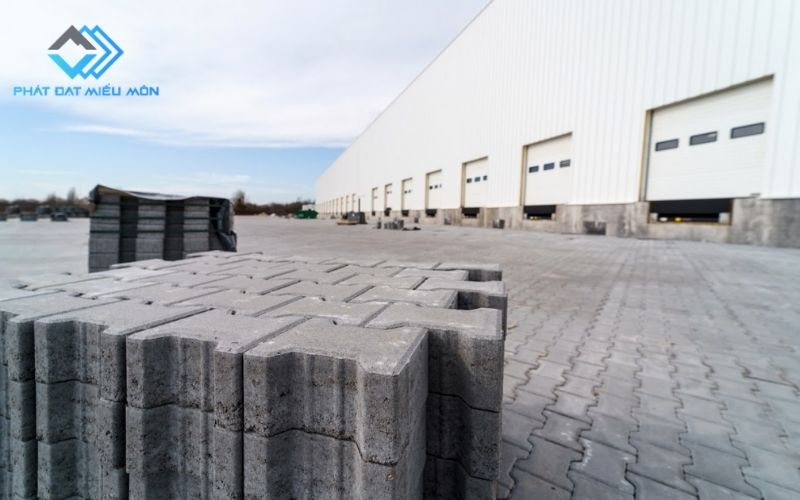 Thi công gạch block tự chèn chữ H
