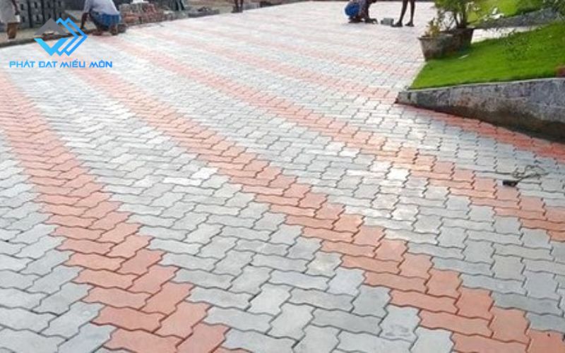 Gạch con sâu lát phối 2 màu