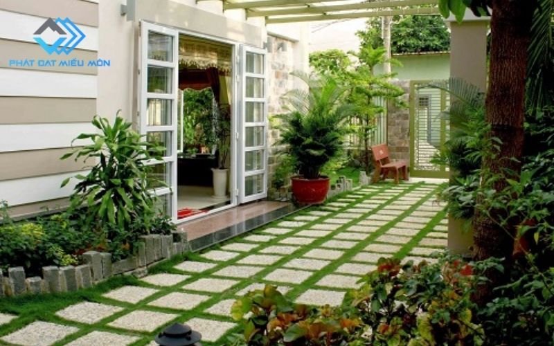 Gạch lát sân vườn cỏ
