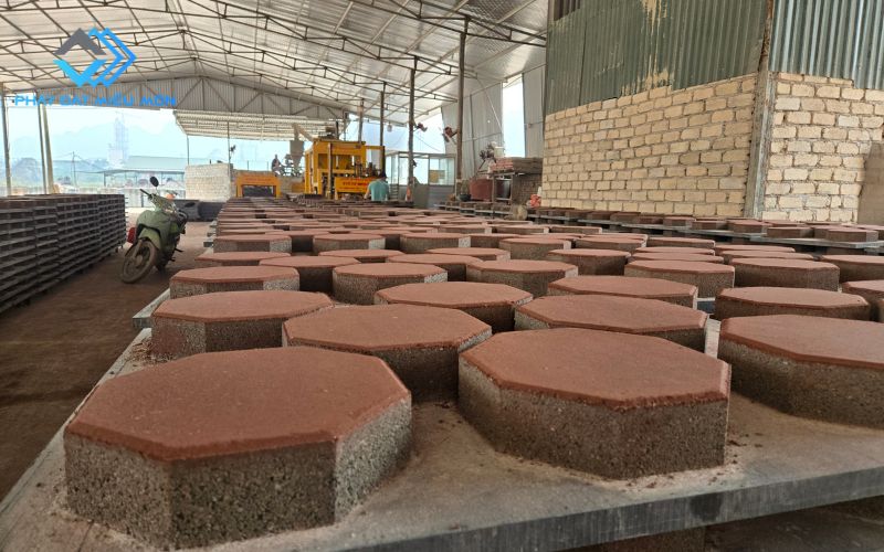 So sánh gạch block tự chèn và gạch terrazzo thông thường lát vỉa hè