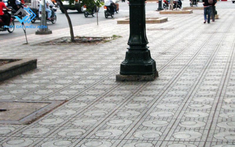 Gạch terrazzo mắt phụng màu xám lát vỉa hè