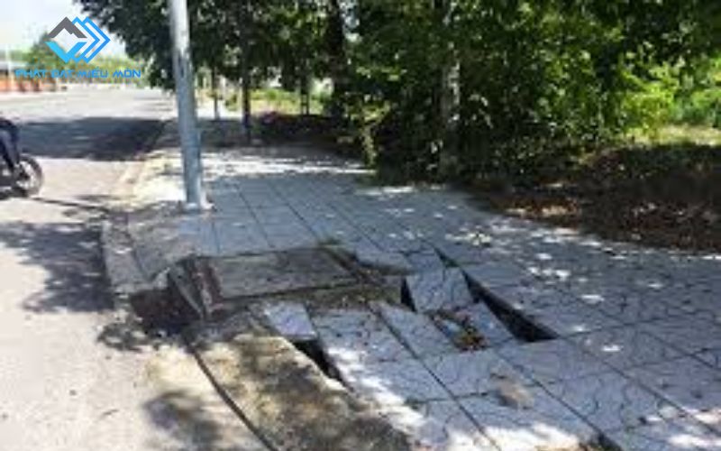 7 Nguyên Nhân Khiến Gạch Vỉa Hè Xuống Cấp Nhanh