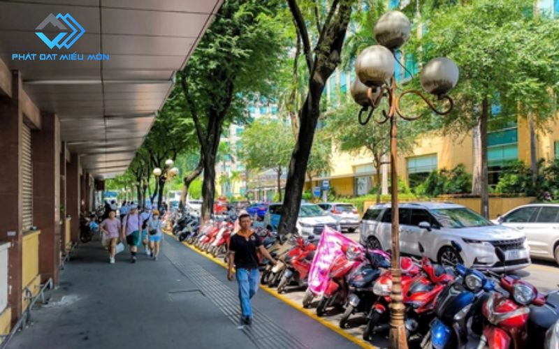 Vỉa hè bị sử dụng sai công năng 