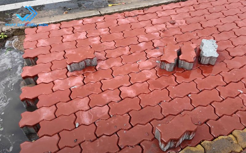 Mua Gạch Bê Tông Tự Chèn Ở Đâu Cứng Đẹp, Giá Tốt?