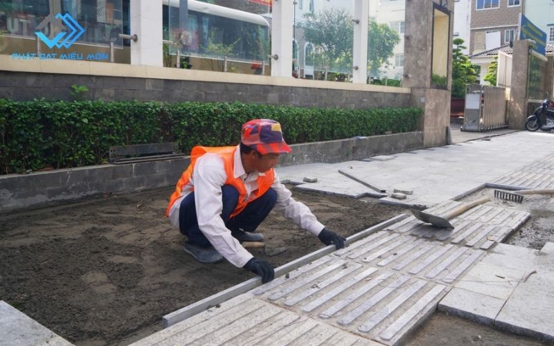 Chuẩn bị mặt bằng thi công vỉa hè 