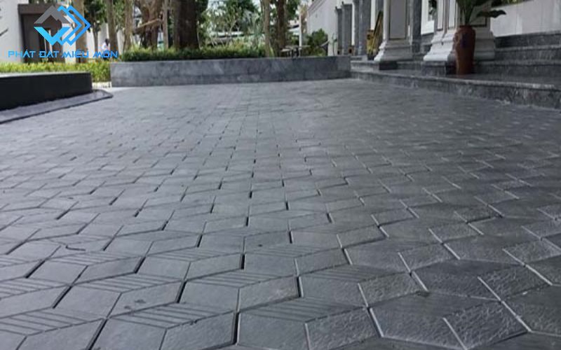 Các yếu tố ảnh hưởng đến giá gạch lát sân vườn