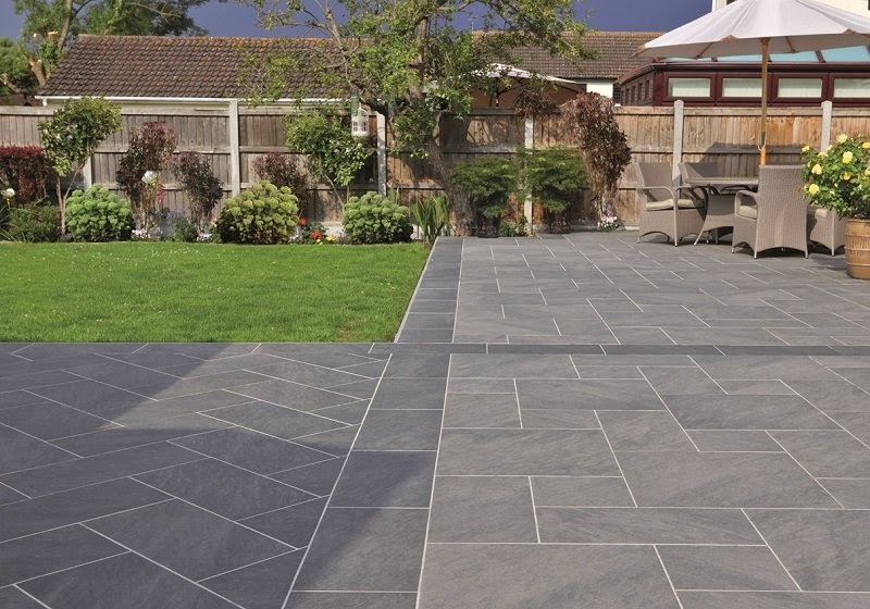 Lối Đi Sân Vườn Với Gạch Xi Măng Giả Đá